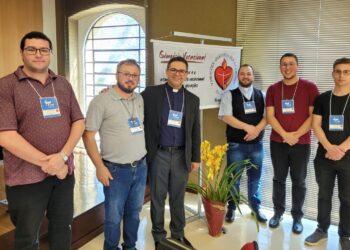 Padres e seminaristas participam de Simpósio Vocacional, em Curitiba