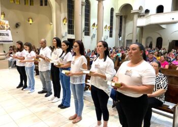 Paróquia Senhor Bom Jesus prepara oito catequisandos adultos, no Caminho Catecumenal