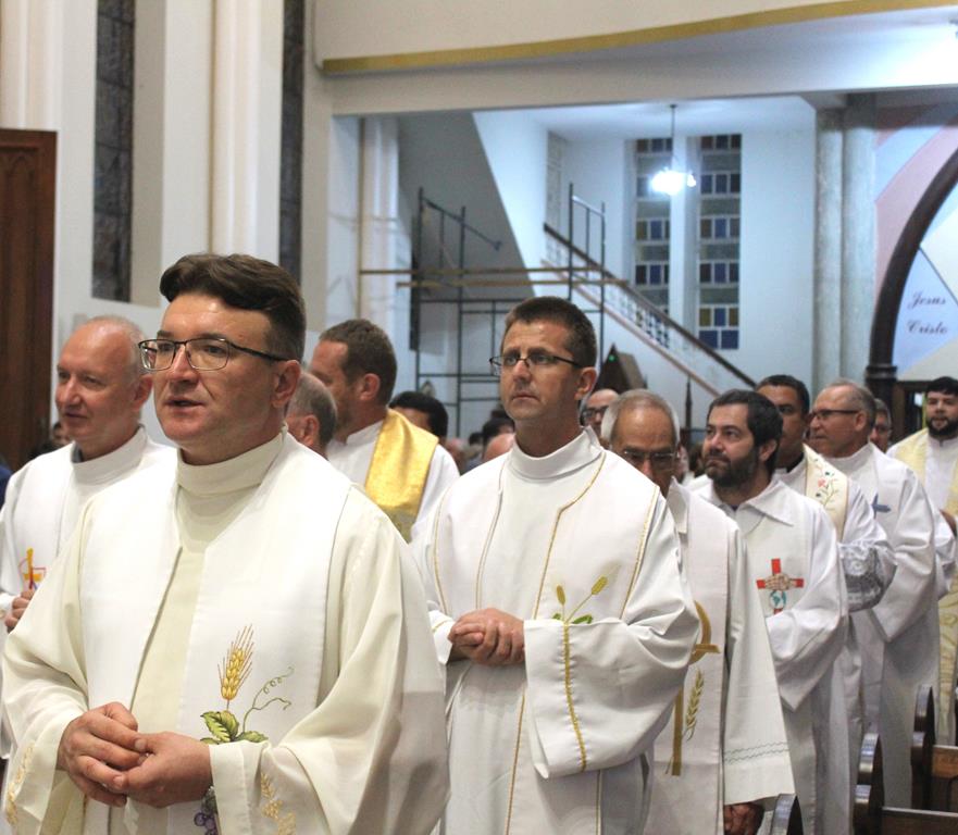 Clero da Diocese renova promessas sacerdotais, em Missa da Unidade, na Catedral