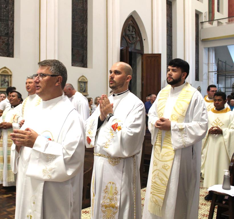 Clero da Diocese renova promessas sacerdotais, em Missa da Unidade, na Catedral