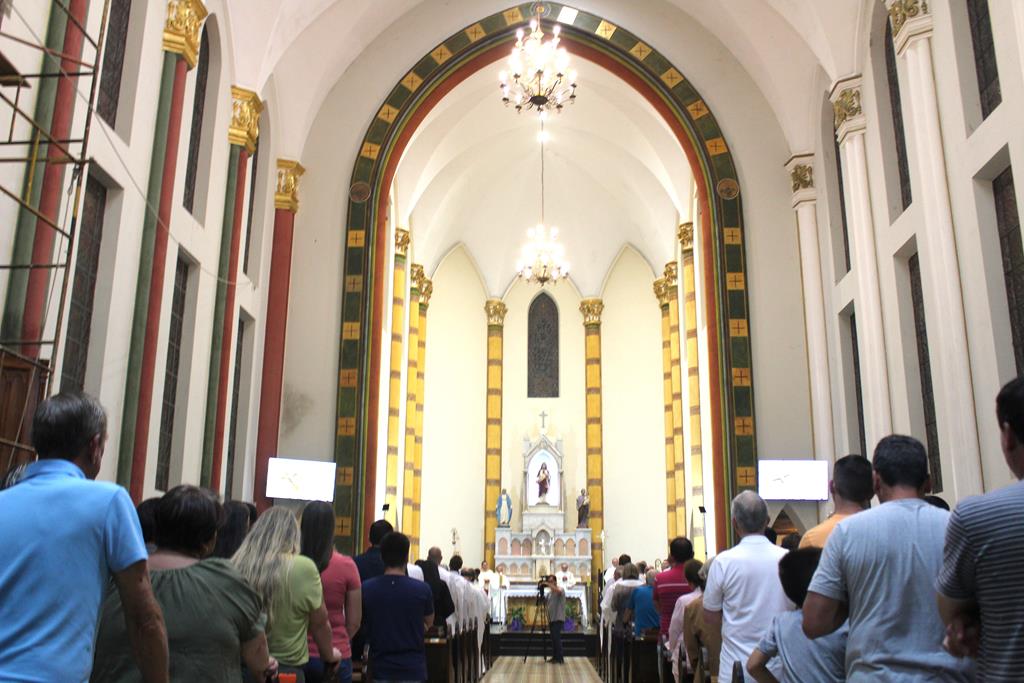 Clero da Diocese renova promessas sacerdotais, em Missa da Unidade, na Catedral