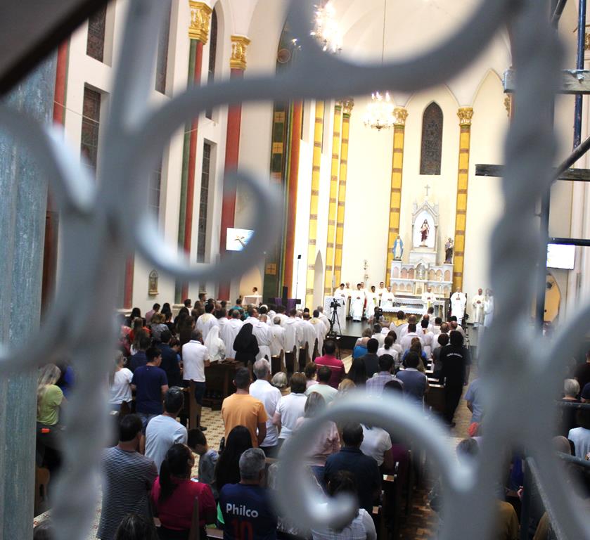 Clero da Diocese renova promessas sacerdotais, em Missa da Unidade, na Catedral