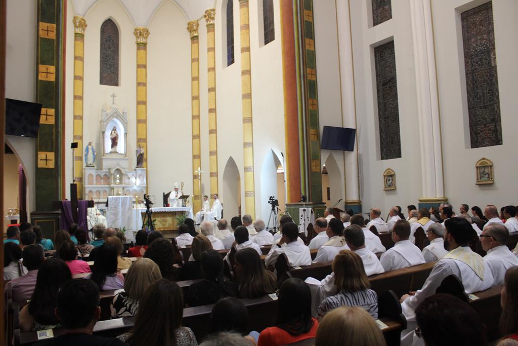 Clero da Diocese renova promessas sacerdotais, em Missa da Unidade, na Catedral