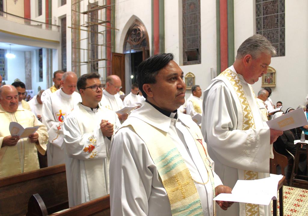 Clero da Diocese renova promessas sacerdotais, em Missa da Unidade, na Catedral