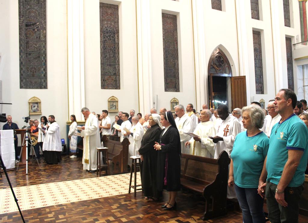 Clero da Diocese renova promessas sacerdotais, em Missa da Unidade, na Catedral