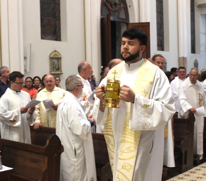 Clero da Diocese renova promessas sacerdotais, em Missa da Unidade, na Catedral