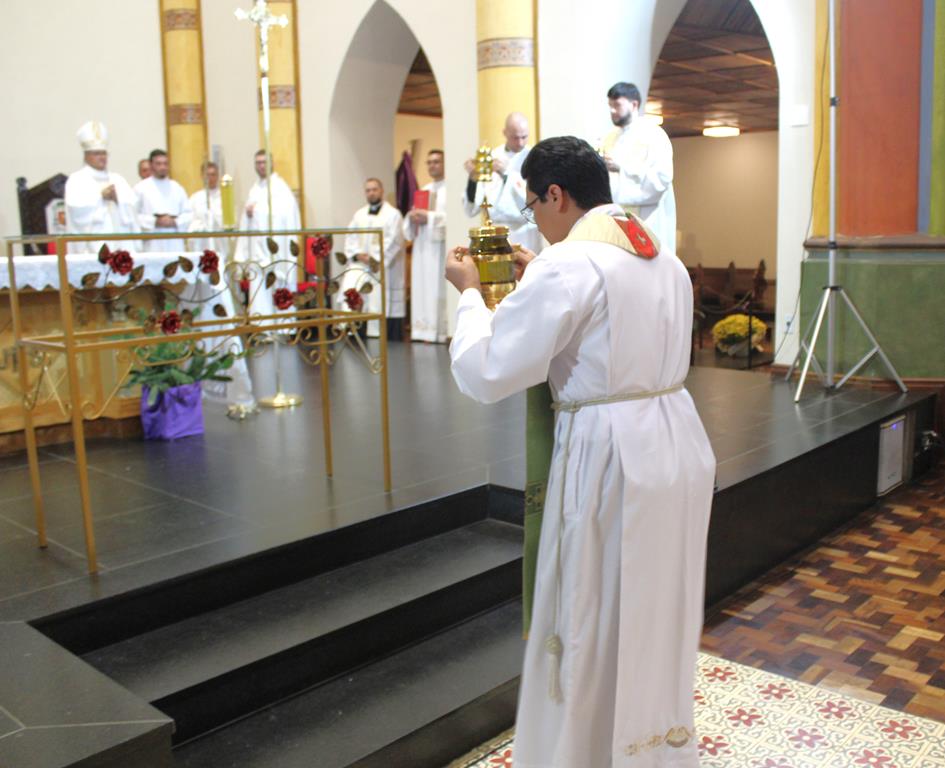 Clero da Diocese renova promessas sacerdotais, em Missa da Unidade, na Catedral