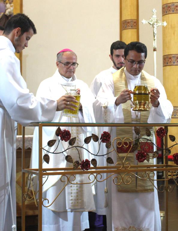 Clero da Diocese renova promessas sacerdotais, em Missa da Unidade, na Catedral