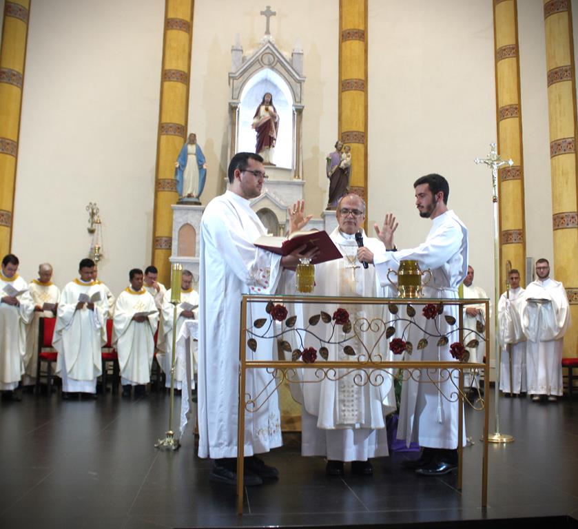 Clero da Diocese renova promessas sacerdotais, em Missa da Unidade, na Catedral