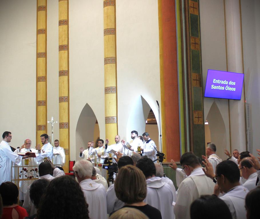 Clero da Diocese renova promessas sacerdotais, em Missa da Unidade, na Catedral