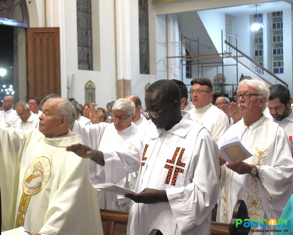 Clero da Diocese renova promessas sacerdotais, em Missa da Unidade, na Catedral