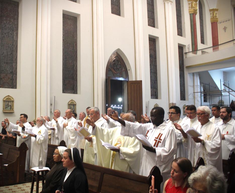 Clero da Diocese renova promessas sacerdotais, em Missa da Unidade, na Catedral