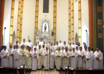 Clero da Diocese renova promessas sacerdotais, em Missa da Unidade, na Catedral