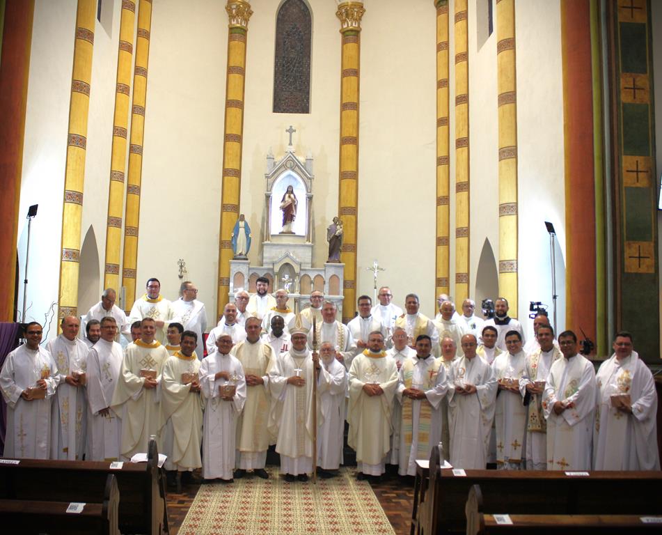Clero da Diocese renova promessas sacerdotais, em Missa da Unidade, na Catedral
