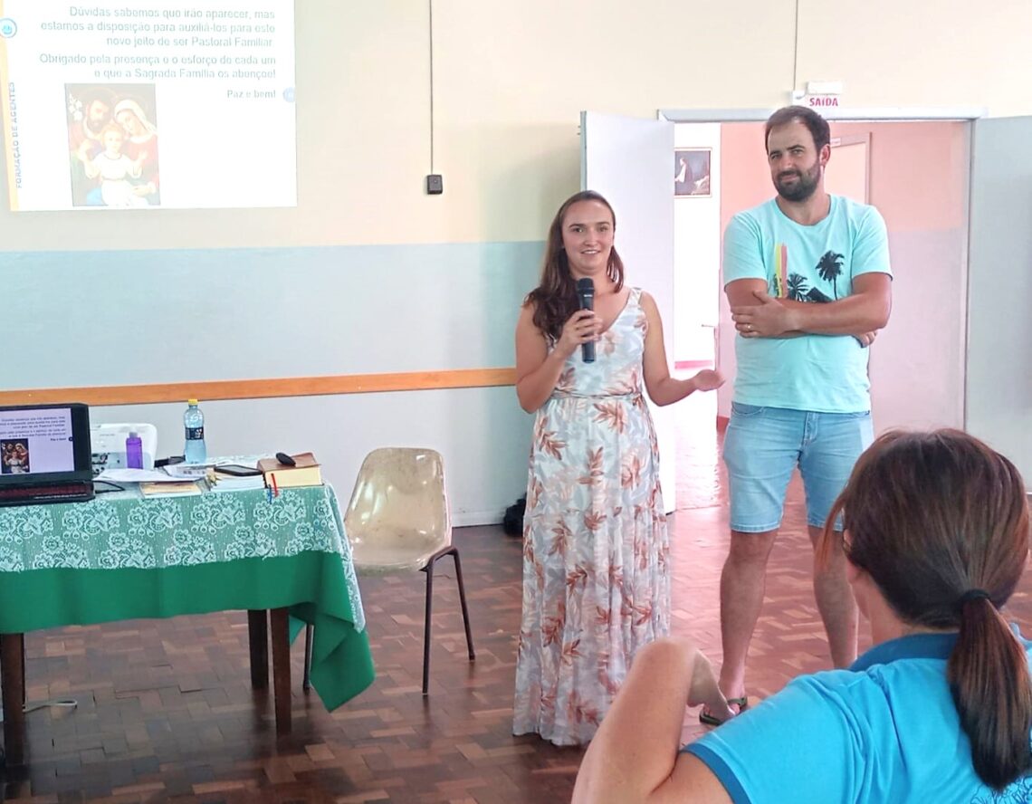Mais de cinquenta casais da Pastoral Familiar recebem formação para atuarem nas Paróquias