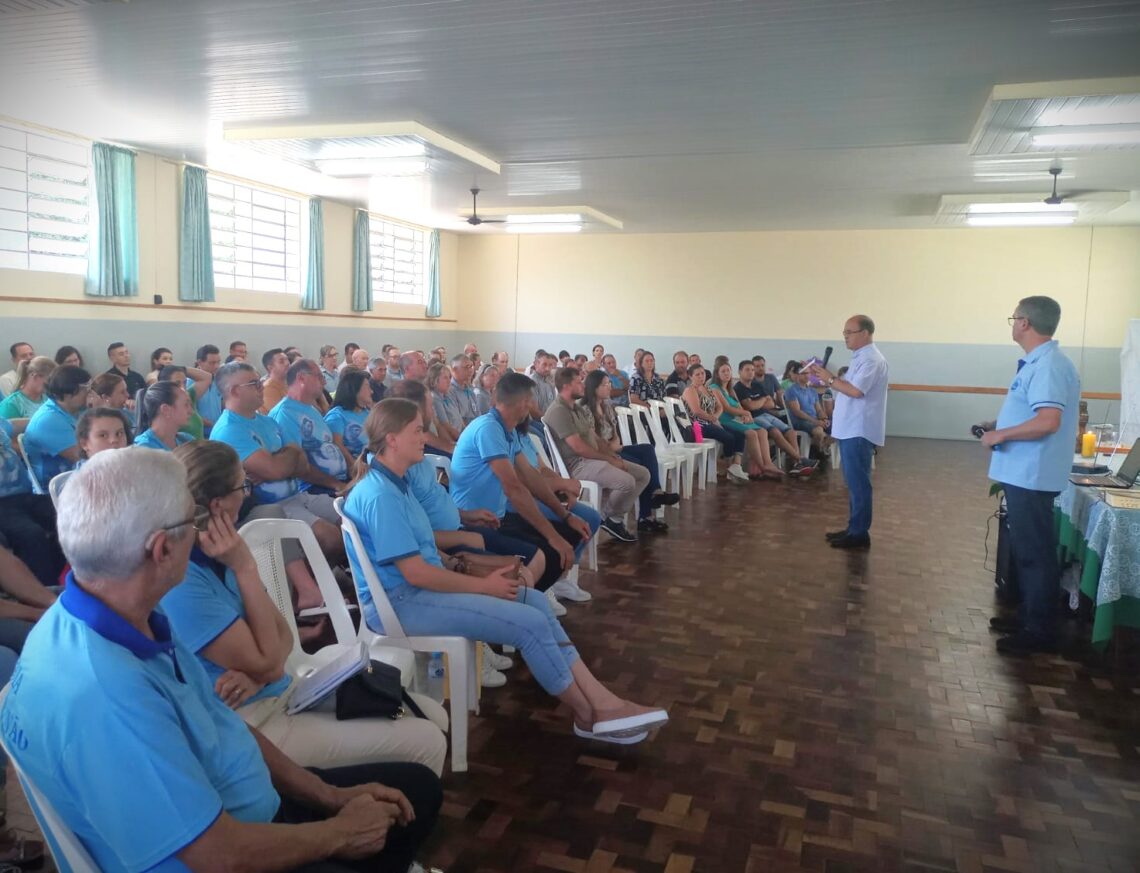 Mais de cinquenta casais da Pastoral Familiar recebem formação para atuarem nas Paróquias
