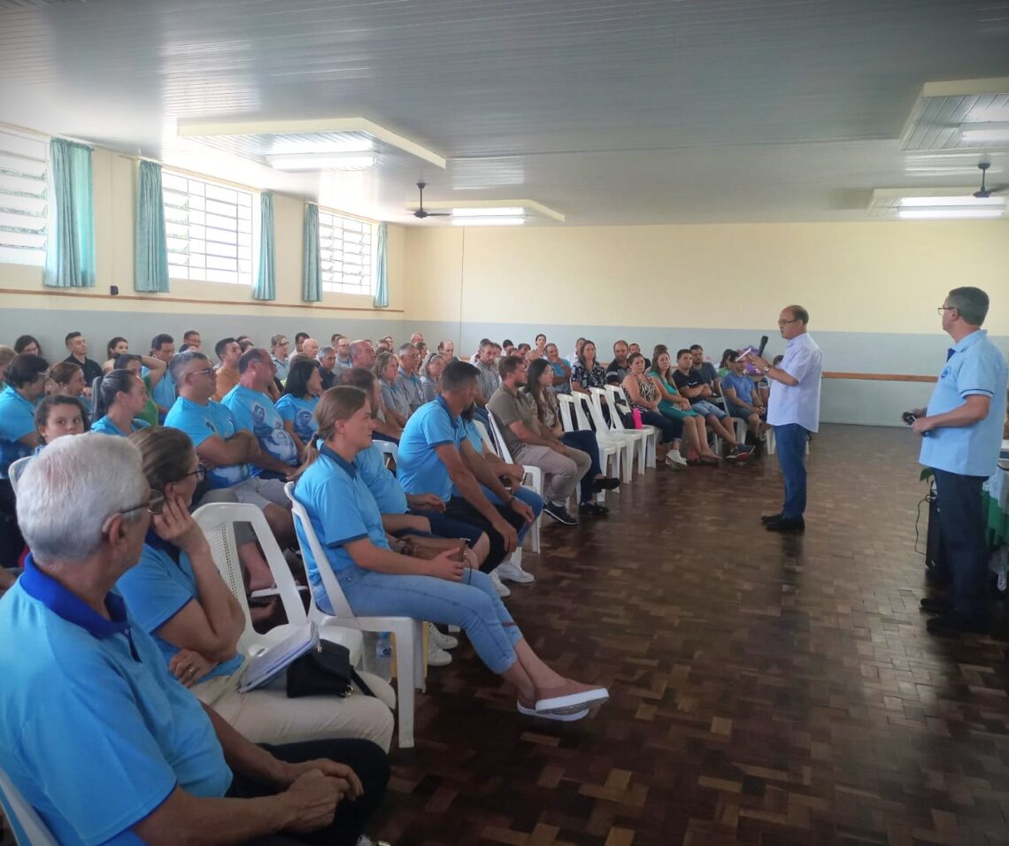 Mais de cinquenta casais da Pastoral Familiar recebem formação para atuarem nas Paróquias