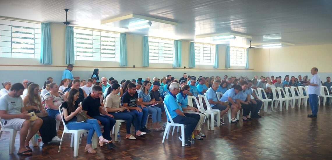 Mais de cinquenta casais da Pastoral Familiar recebem formação para atuarem nas Paróquias