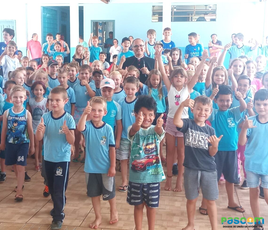 Paróquia Sant’Ana de Cruz Machado recebe Visita Pastoral de Dom Walter Jorge