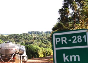 População da Diocese pede asfaltamento em PR, ao Governo do Paraná.