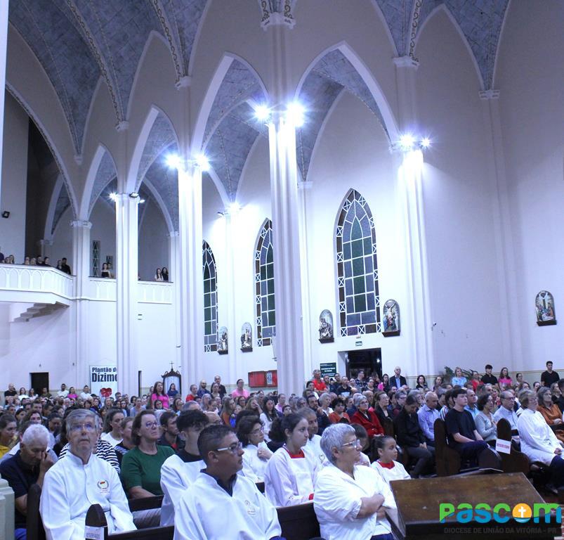 Padre João Francisco toma posse em nova Paróquia