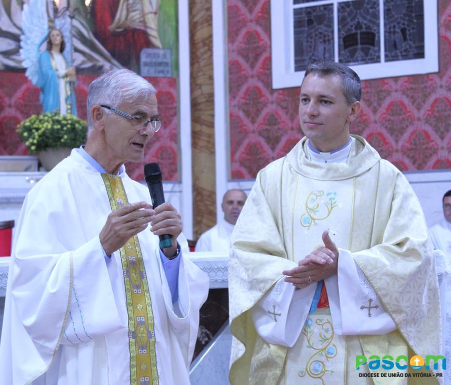 Padre João Francisco toma posse em nova Paróquia