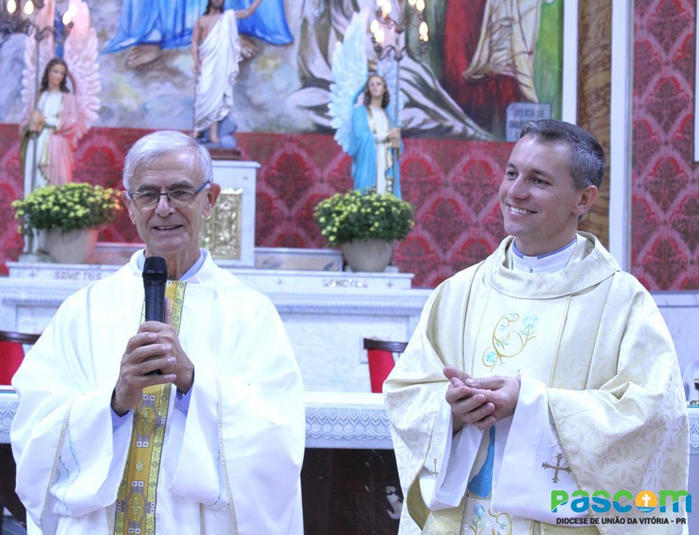 Padre João Francisco toma posse em nova Paróquia