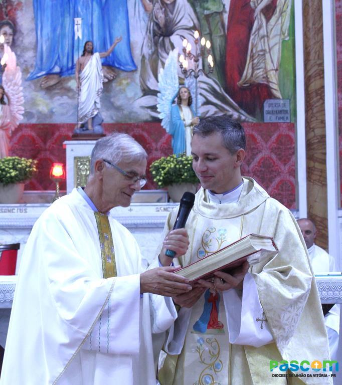 Padre João Francisco toma posse em nova Paróquia
