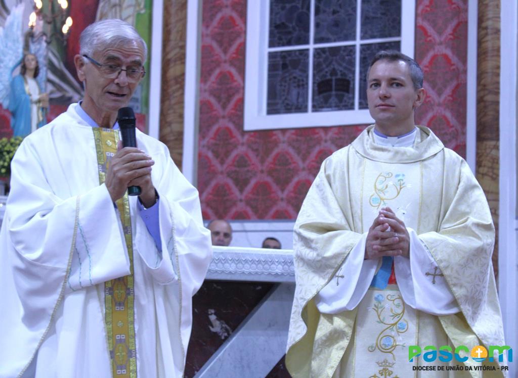 Padre João Francisco toma posse em nova Paróquia