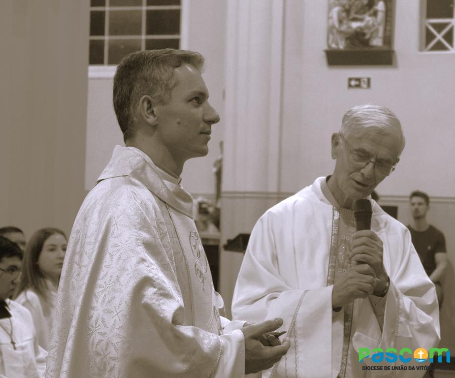 Padre João Francisco toma posse em nova Paróquia