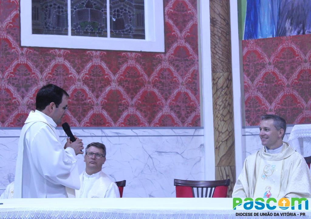 Padre João Francisco toma posse em nova Paróquia
