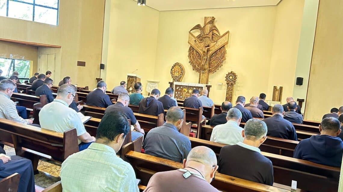 Padres da Diocese participam de encontro de formação sobre exorcismo