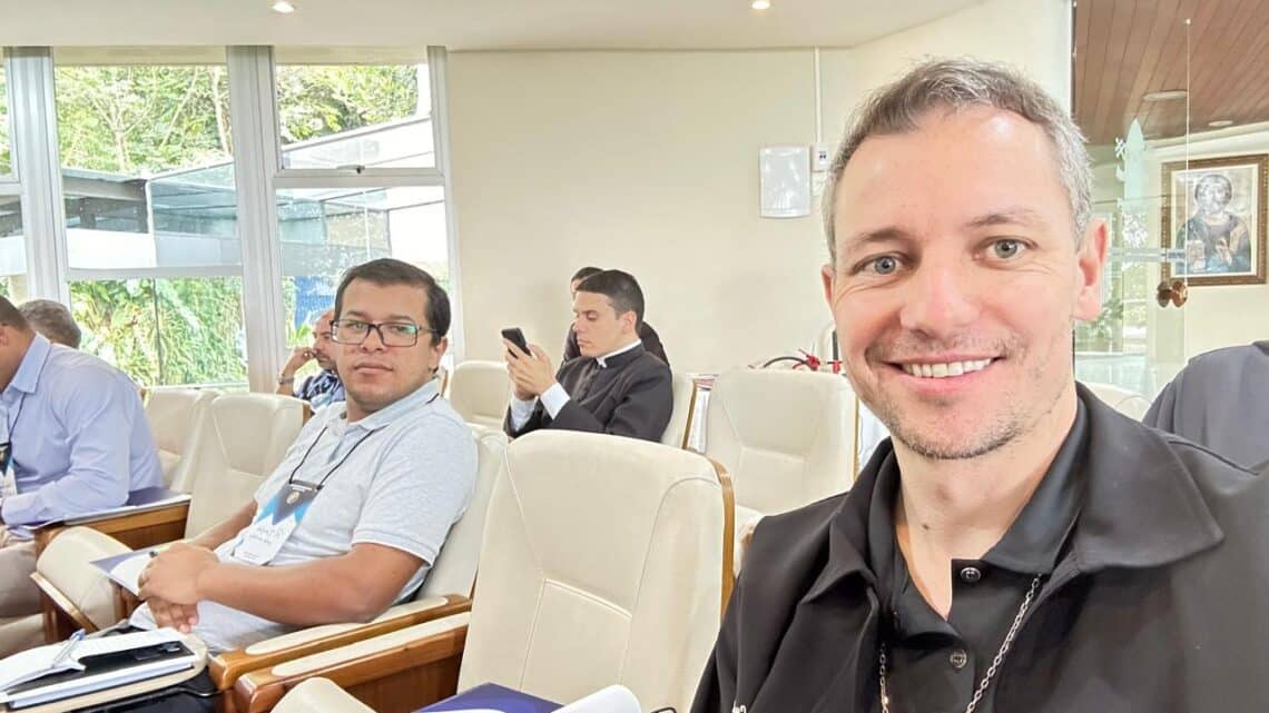 Padres da Diocese participam de encontro de formação sobre exorcismo