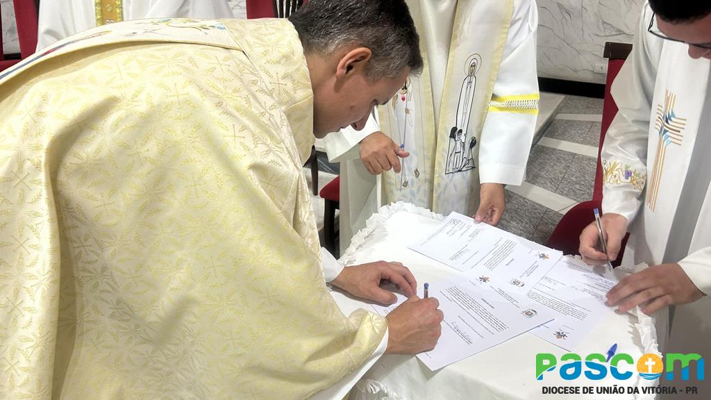 Padre João Francisco toma posse em nova Paróquia