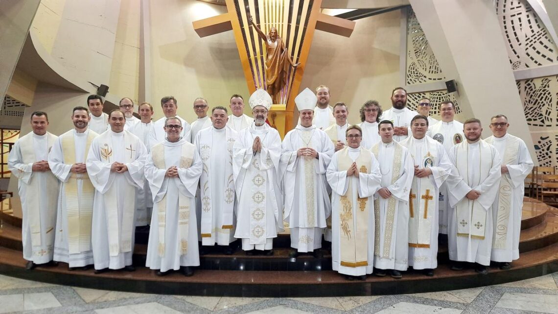 Padres coordenadores da Ação Evangelizadora participam de Encontro Regional