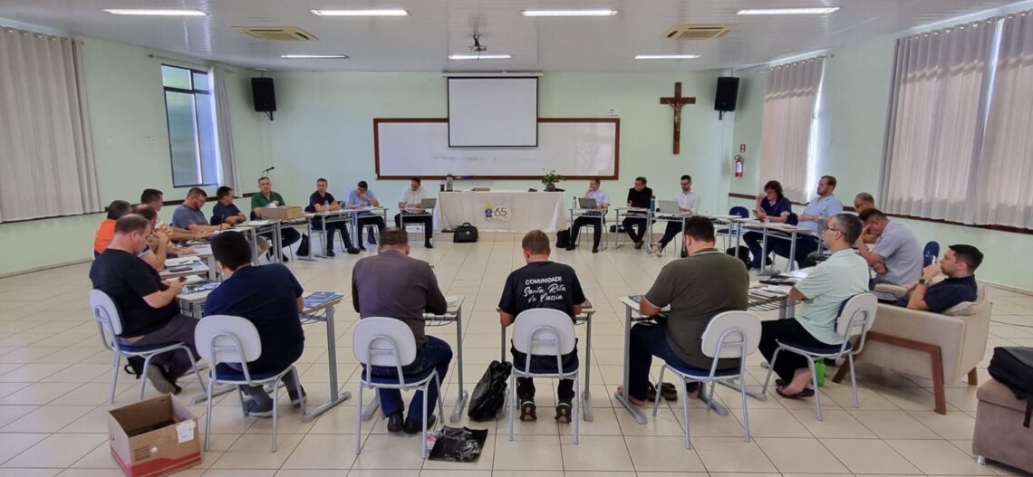 Padres coordenadores da Ação Evangelizadora participam de Encontro Regional
