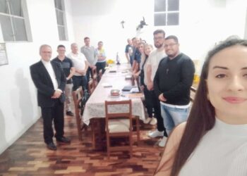 Membros do Conselho Missionário Diocesano participam de reunião com Dom Walter Jorge