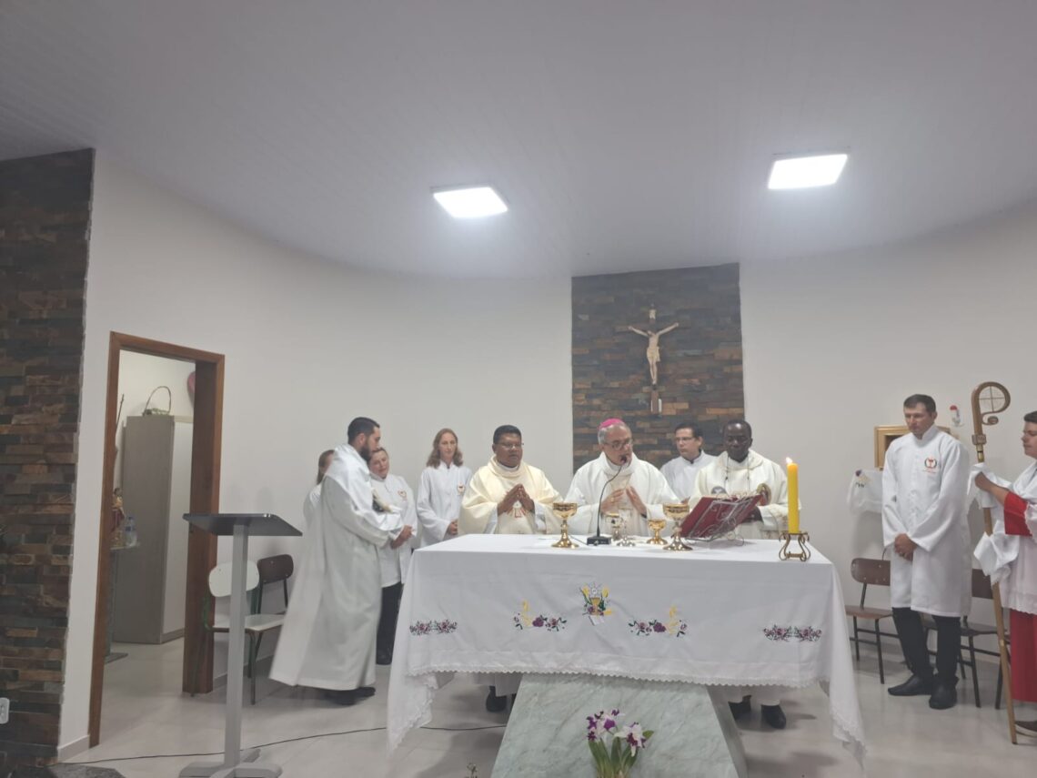 Comunidade da Paróquia Sagrado Coração de Jesus de Rio Azul, inaugura nova capela