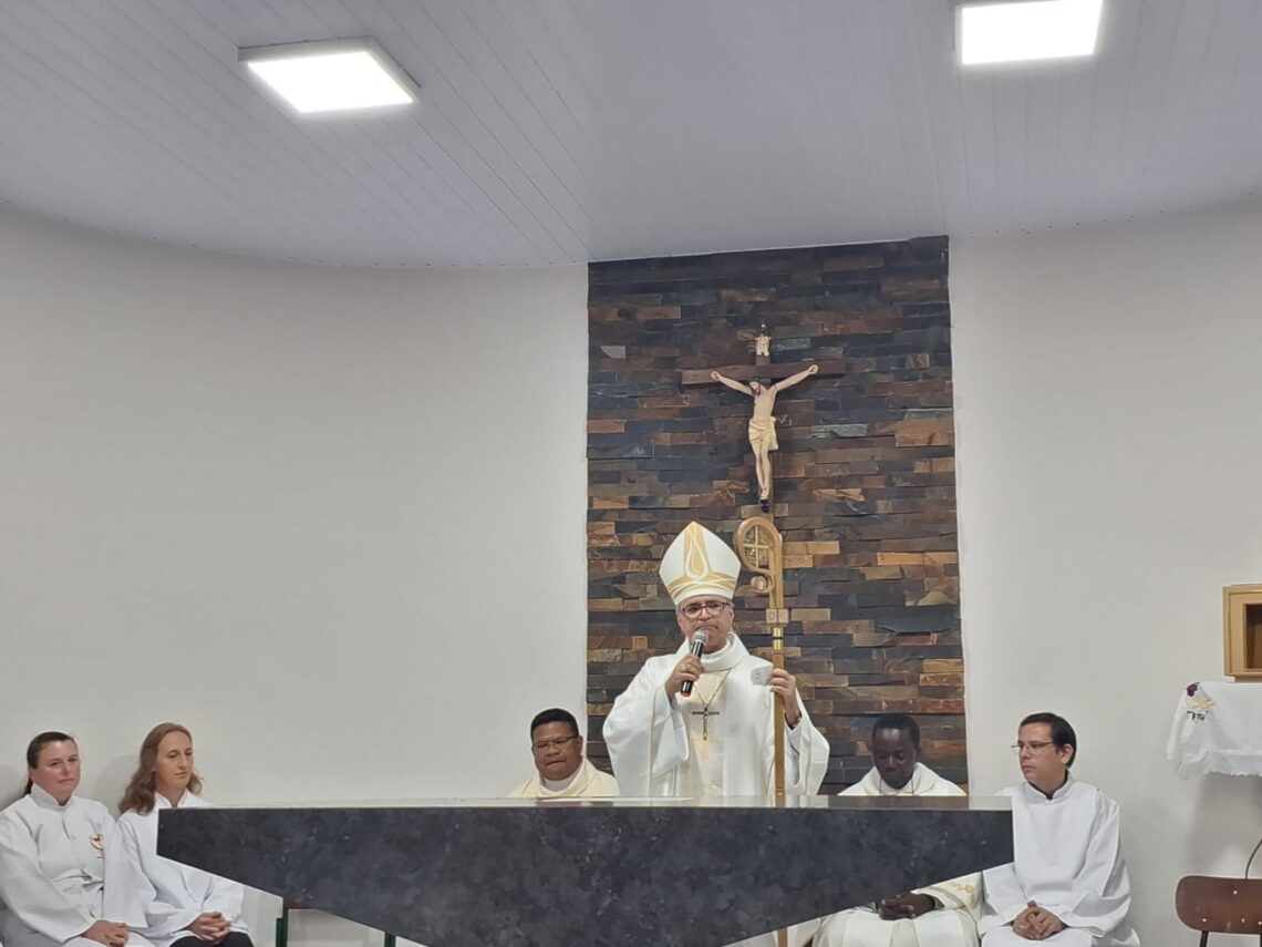 Comunidade da Paróquia Sagrado Coração de Jesus de Rio Azul, inaugura nova capela