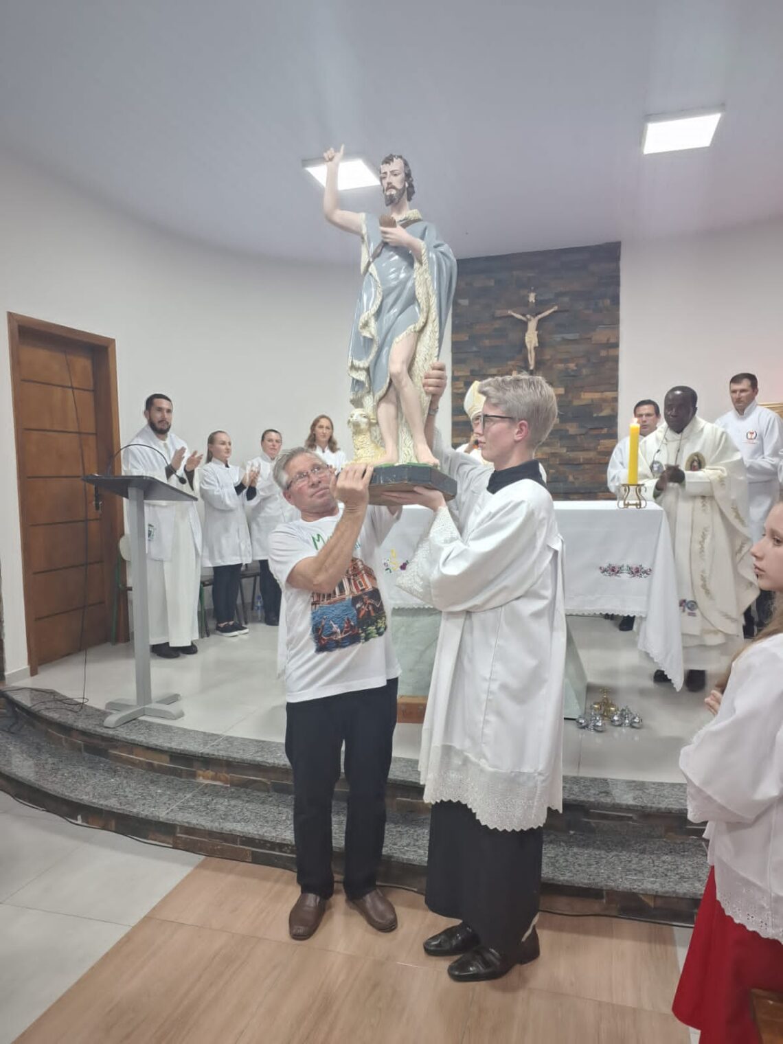 Comunidade da Paróquia Sagrado Coração de Jesus de Rio Azul, inaugura nova capela