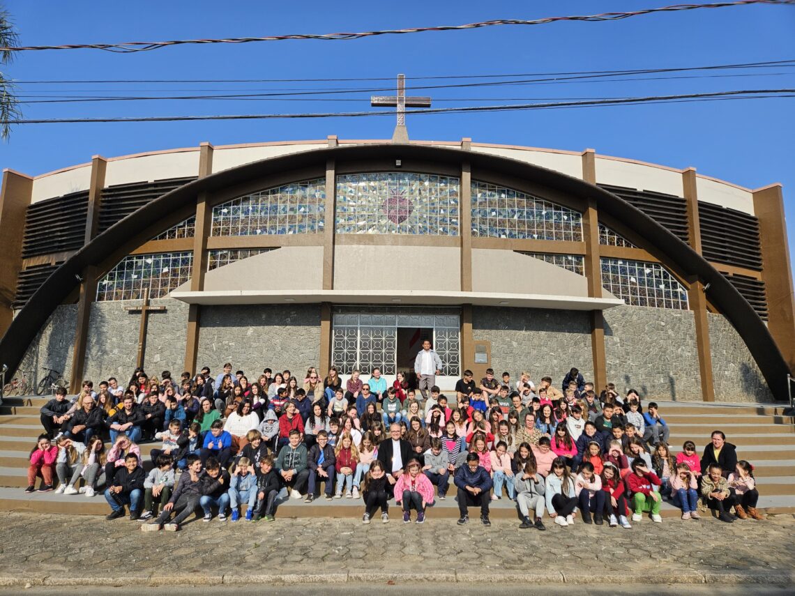 Paróquia de Rio Azul acolhe Dom Walter Jorge em Visita Pastoral