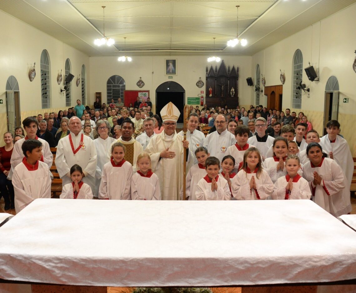 Paróquia de Rio Azul acolhe Dom Walter Jorge em Visita Pastoral