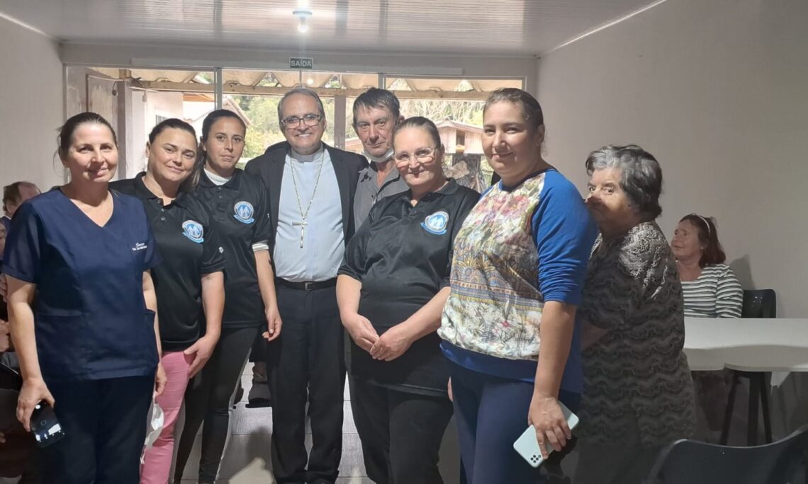 Paróquia de Rio Azul acolhe Dom Walter Jorge em Visita Pastoral