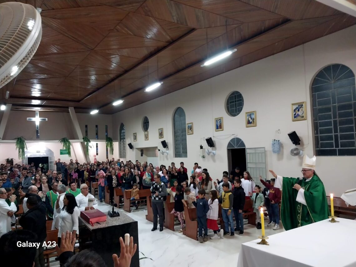 Paróquia de Rio Azul acolhe Dom Walter Jorge em Visita Pastoral