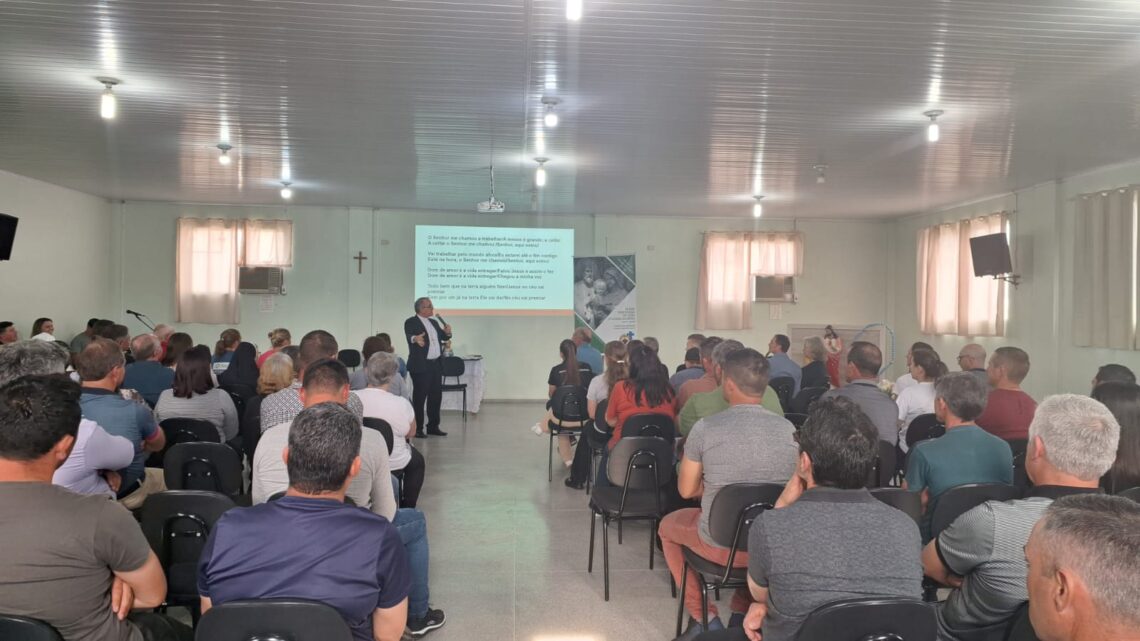 Paróquia de Rio Azul acolhe Dom Walter Jorge em Visita Pastoral