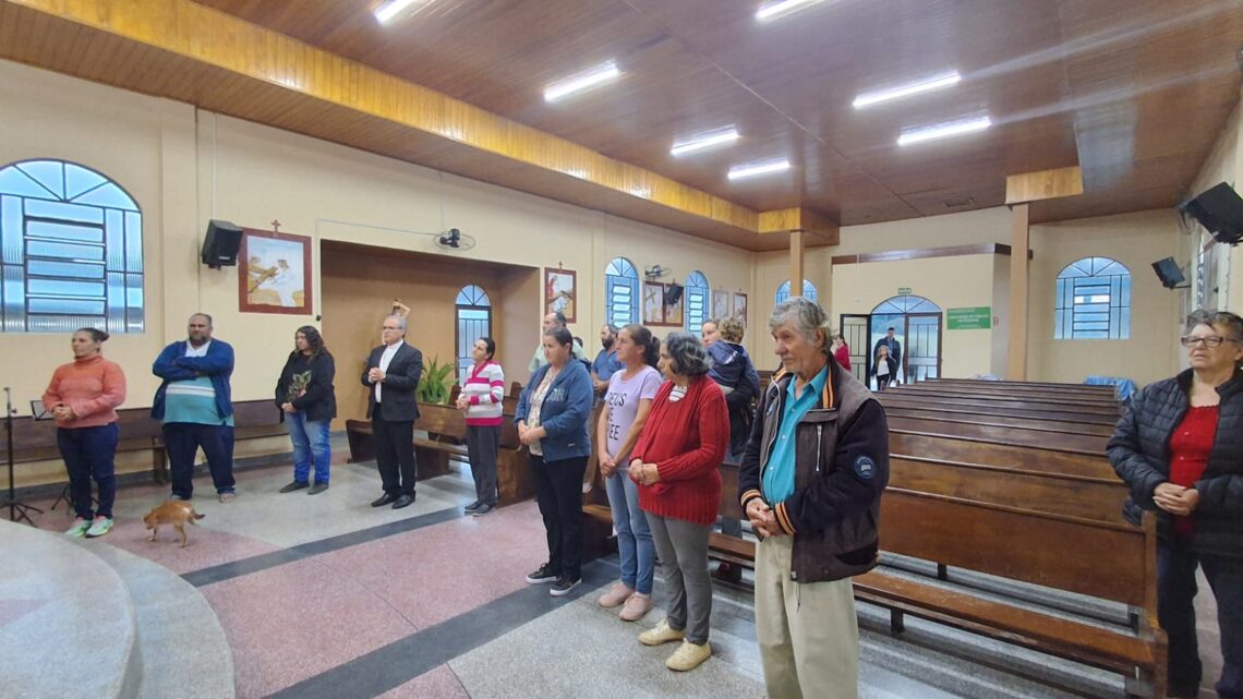 Paróquia de Rio Azul acolhe Dom Walter Jorge em Visita Pastoral