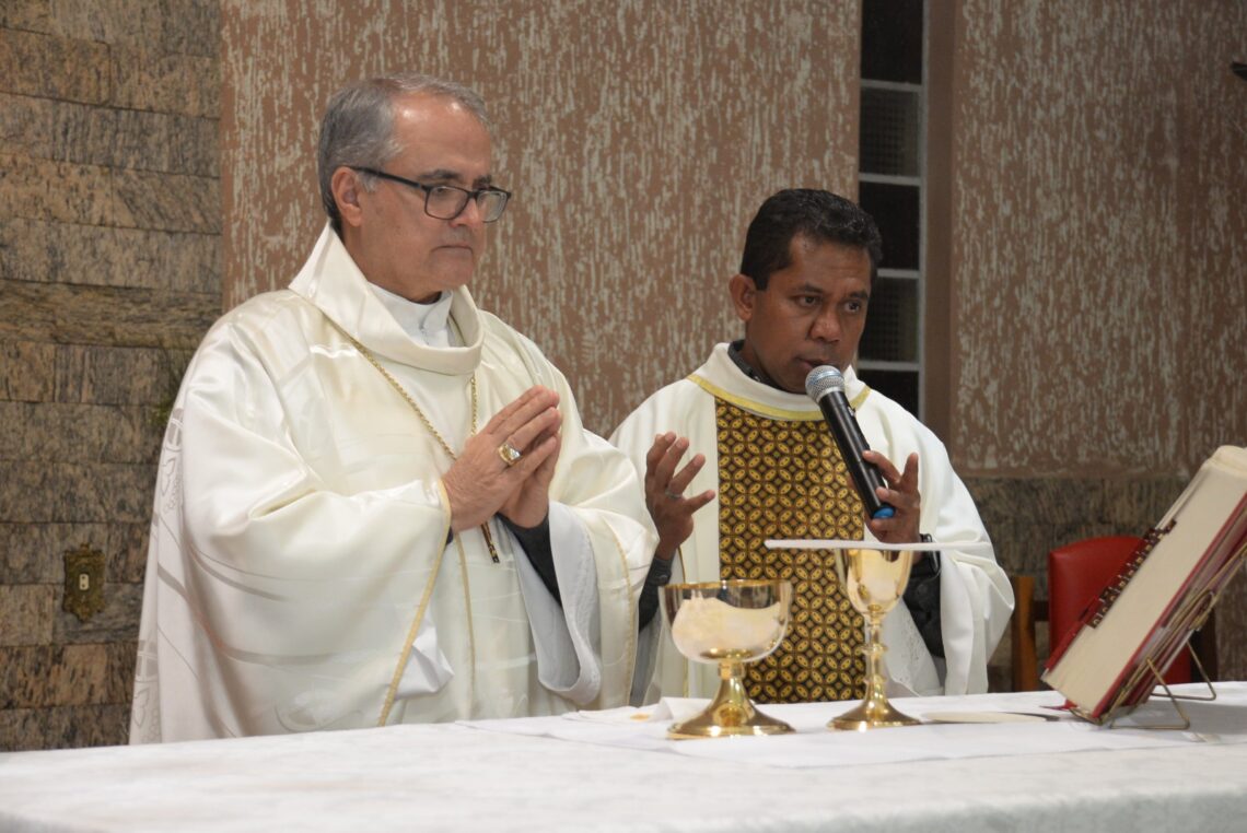 Paróquia de Rio Azul acolhe Dom Walter Jorge em Visita Pastoral