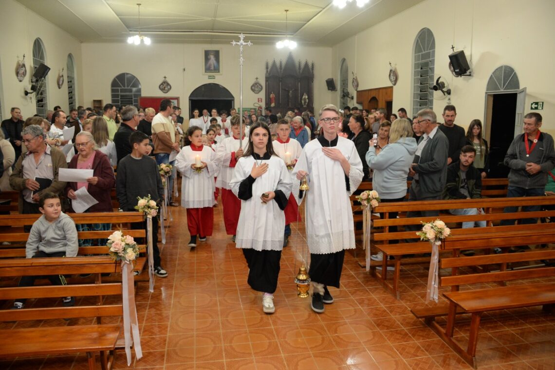 Paróquia de Rio Azul acolhe Dom Walter Jorge em Visita Pastoral