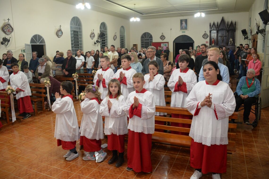 Paróquia de Rio Azul acolhe Dom Walter Jorge em Visita Pastoral