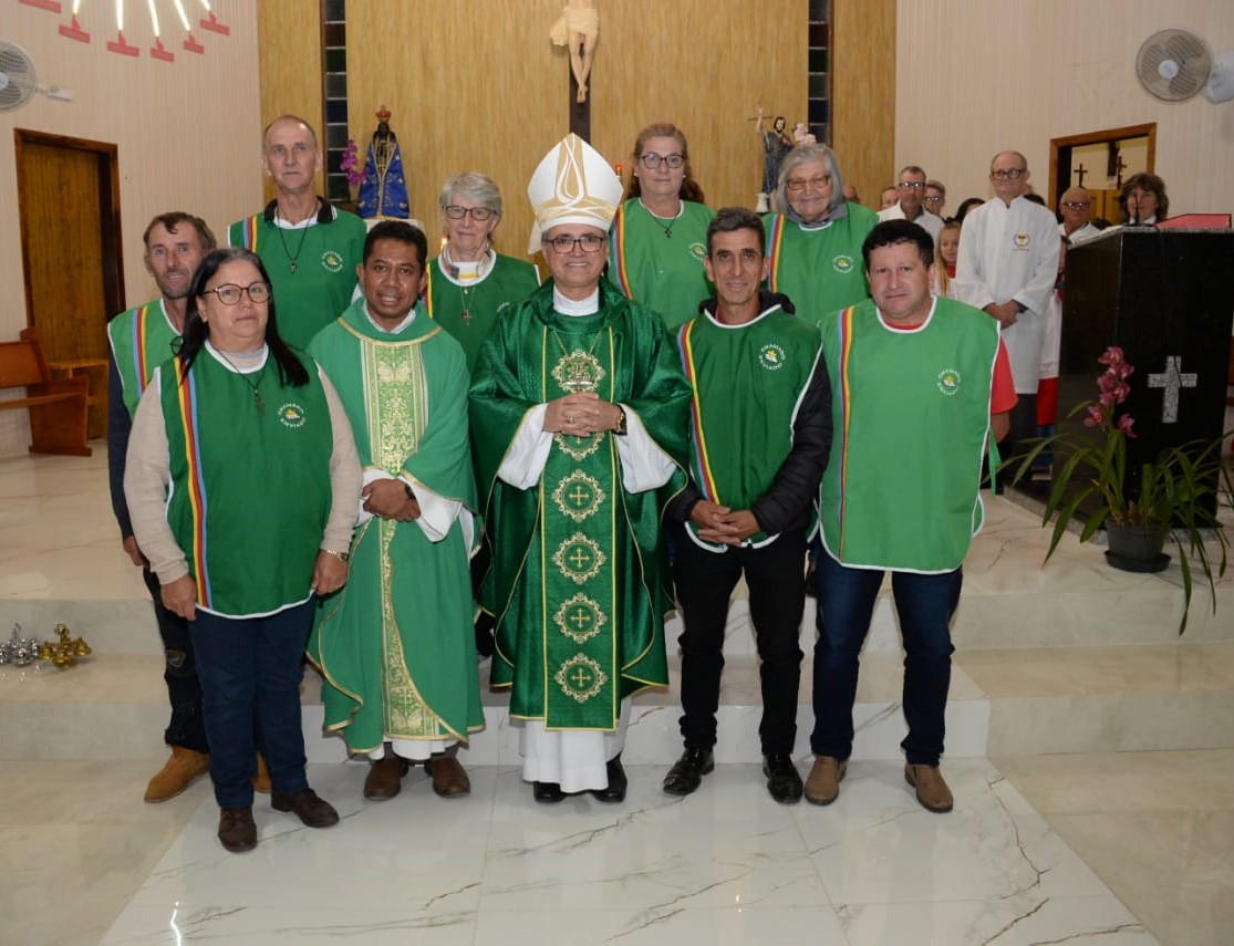 Paróquia de Rio Azul acolhe Dom Walter Jorge em Visita Pastoral